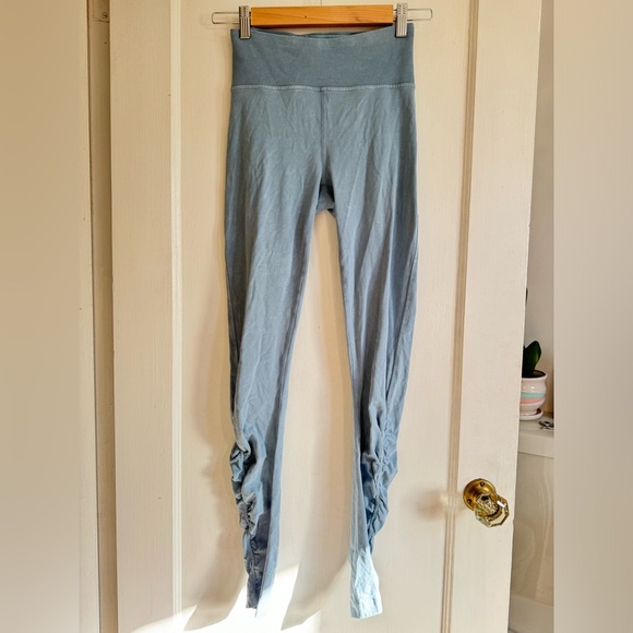 Lululemon Inner Glow Tight 28"
Washed Chambray - Picture 5 of 10